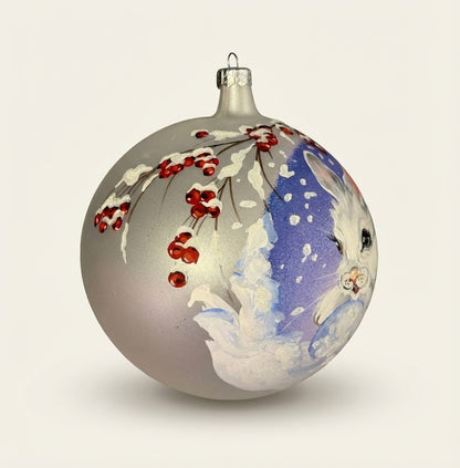 Sfera in vetro soffiato Ø 150 mm dipinta a mano con coniglietto nella neve e rami di bacche rosse