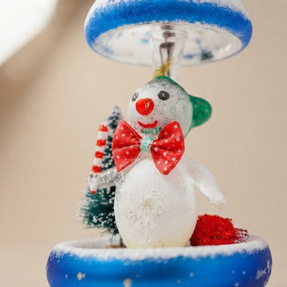 Giostra di Natale con pupazzo di neve dipinta a mano: dettaglio della decorazione