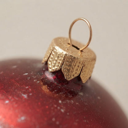 Lato e retro della palla di Natale in vetro soffiato