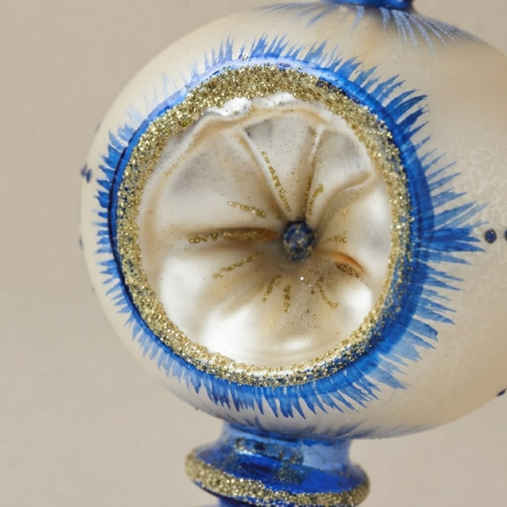 Lato e retro del pendente di Natale in vetro soffiato