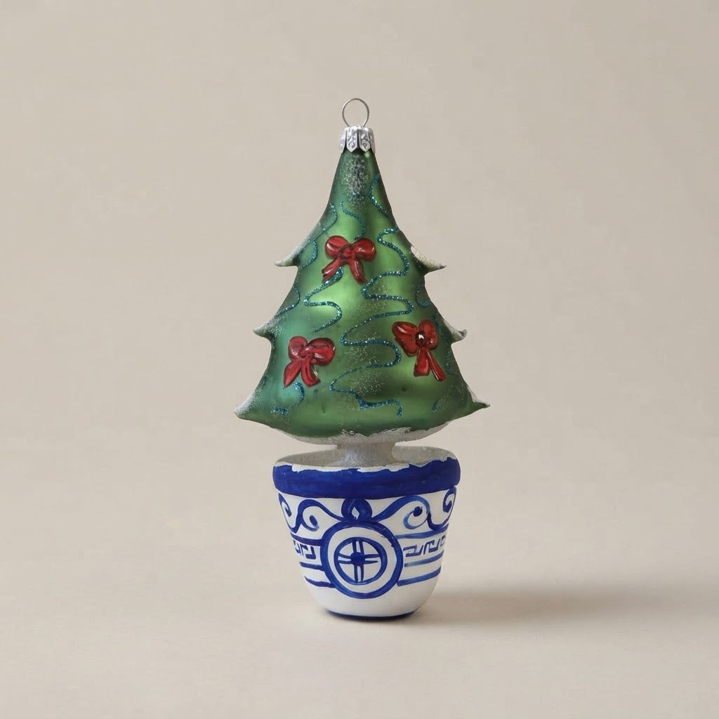 Albero di Natale in vetro verde con fiocchi rossi e vaso bianco e blu