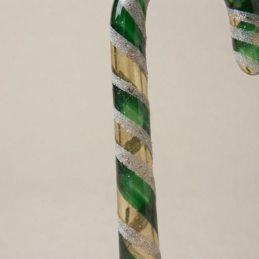 Dettaglio della spirale verde e delle fasce in glitter argento