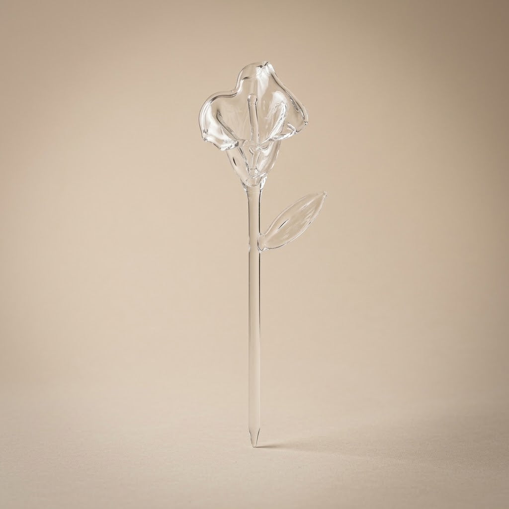 Clear glass calla lily with leaf and pointed stem, blown and shaped by hand in Bellagio