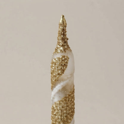 Dettaglio della punta e della spirale in glitter oro