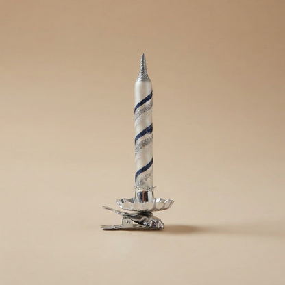 Candelina di Natale bianca con spirale in glitter blu e argento su clip
