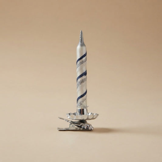 Candelina di Natale bianca con spirale in glitter blu e argento su clip