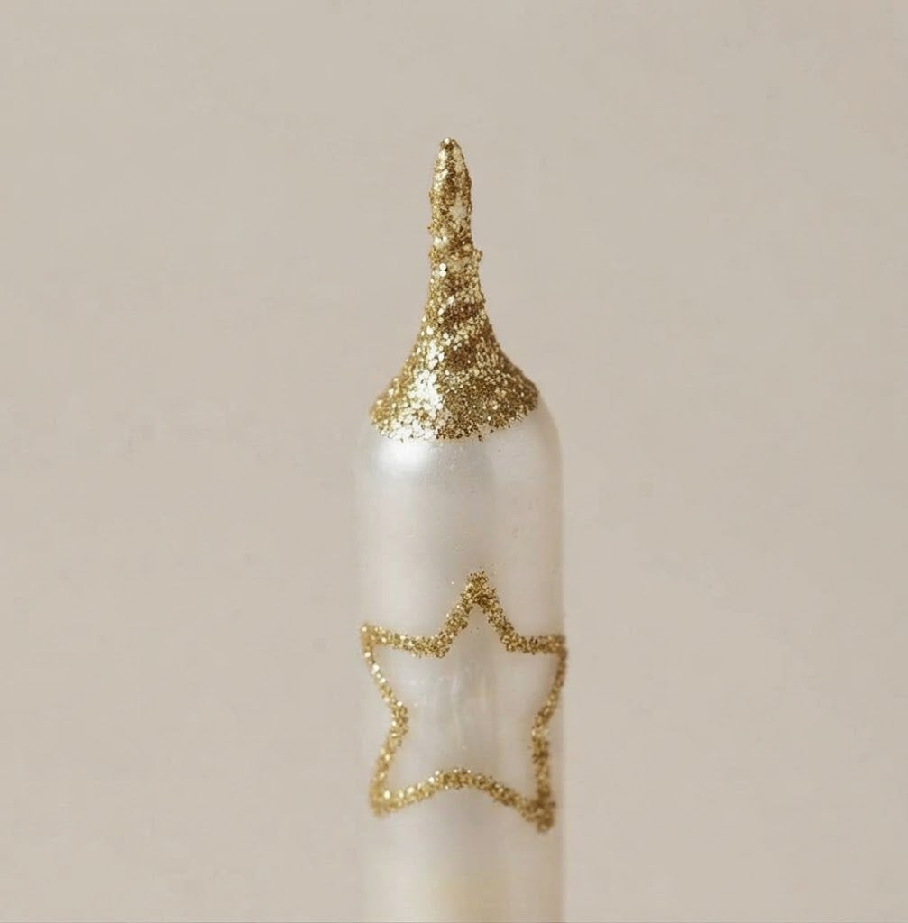 Close-up of the gold glitter star and golden tip