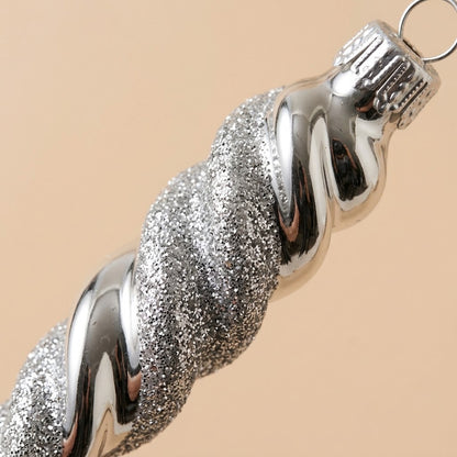 Dettaglio della spirale argento e glitter e del cappuccio argentato del ghiacciolo