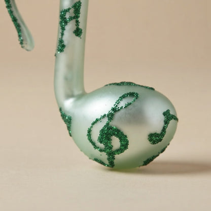 Dettaglio del decoro: nota musicale verde con chiavi di violino