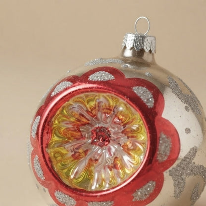 Dettaglio ravvicinato: palla di Natale argento e rossa a riflettore, Ø 10 cm · Unica collection