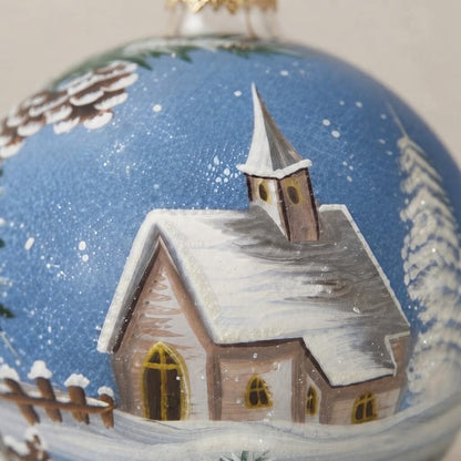 Dettaglio ravvicinato: palla di Natale chiesetta innevata, Ø 12 cm