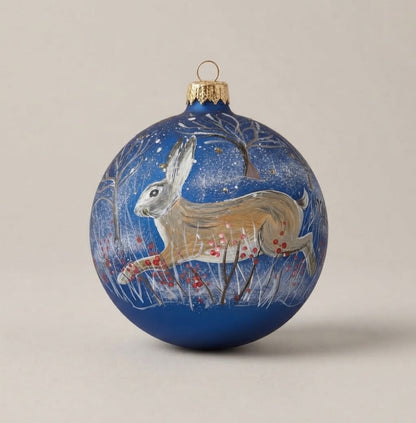 Palla di Natale coniglio che corre su blu, Ø 10 cm