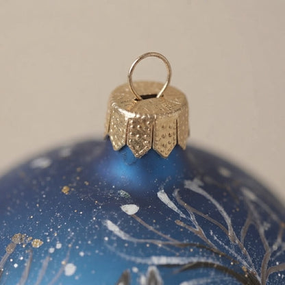 Dettaglio ravvicinato: palla di Natale coniglio che corre su blu, Ø 10 cm
