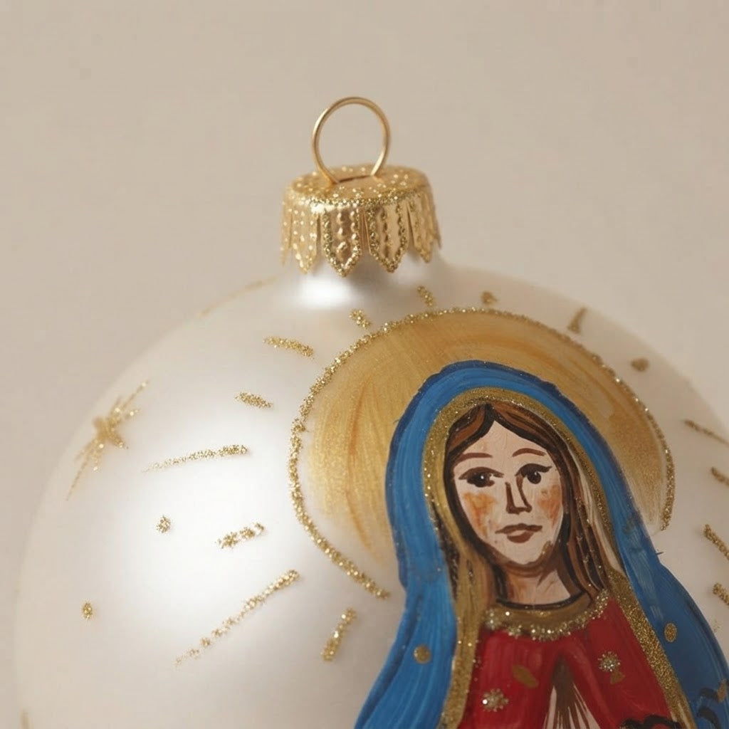 Design detail: Christmas ornament with the Virgin Mary in prayer, 4.7 in (12 cm)