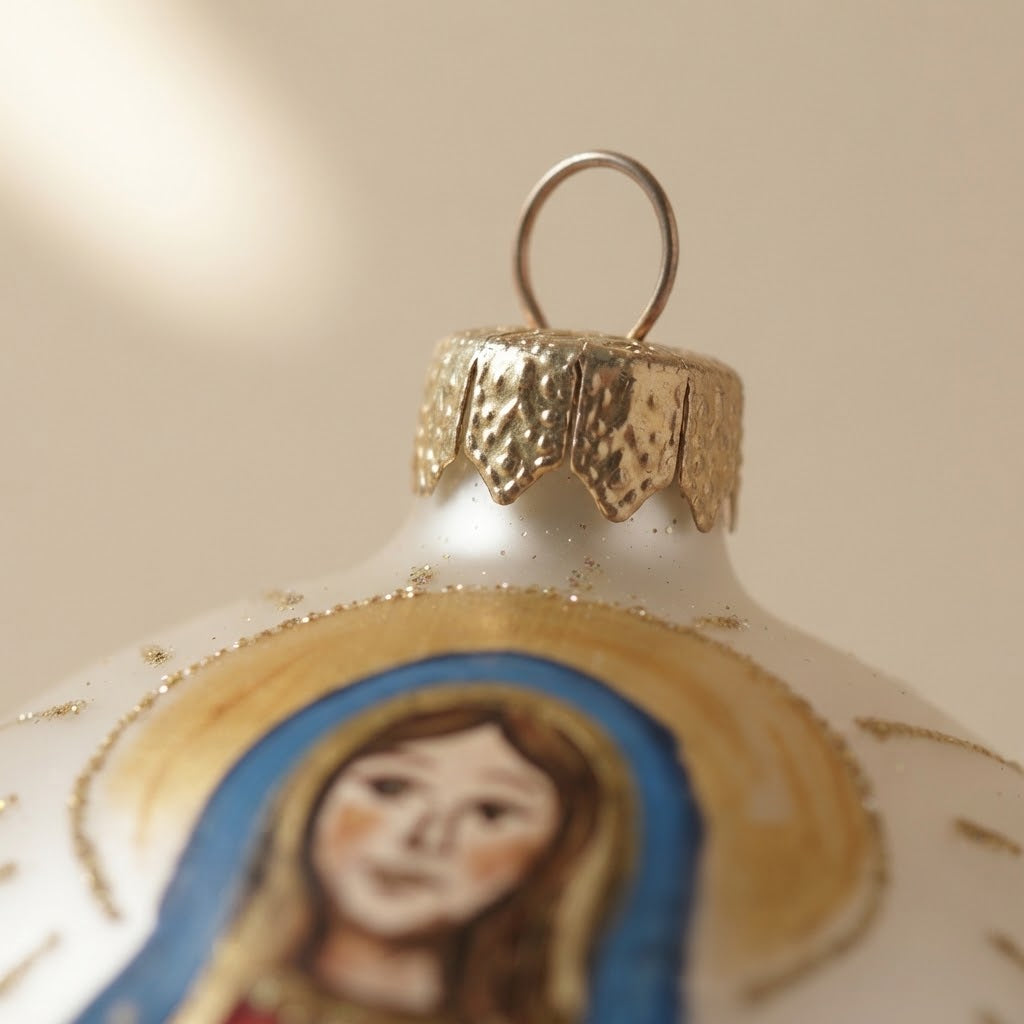 Close-up: Christmas ornament with the Virgin Mary in prayer, 4.7 in (12 cm)