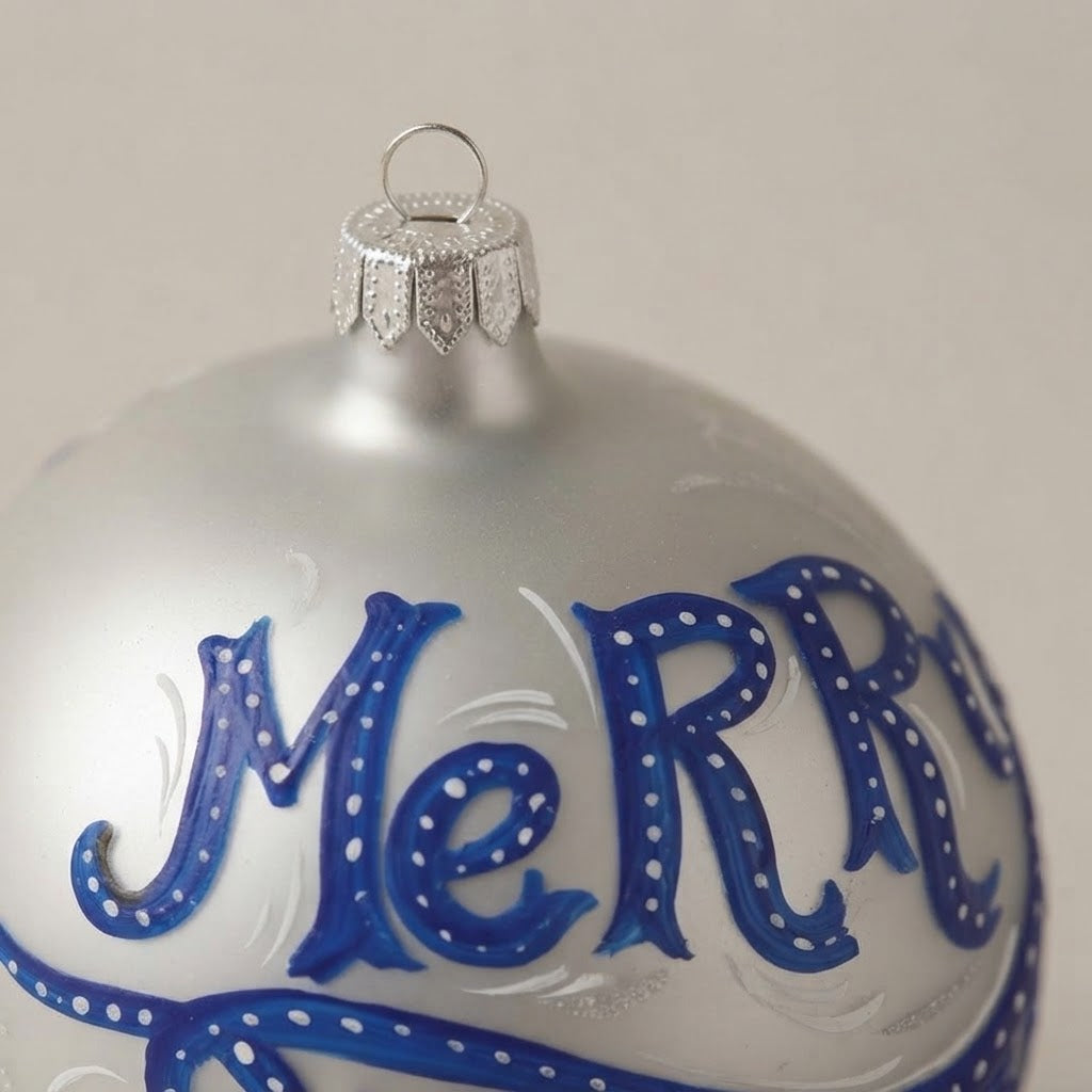 Particolare della palla di Natale in vetro soffiato dipinta a mano