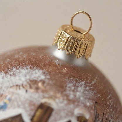 Cappuccio dorato della palla di Natale in vetro soffiato