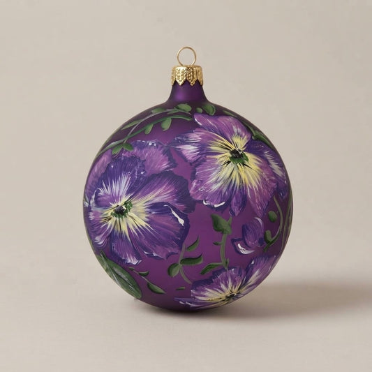 Palla di Natale Ø 10 cm dipinta a mano: viole del pensiero su fondo viola