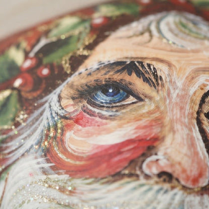 Dettaglio ravvicinato: palla di Natale volto di Babbo Natale con agrifoglio, Ø 12 cm