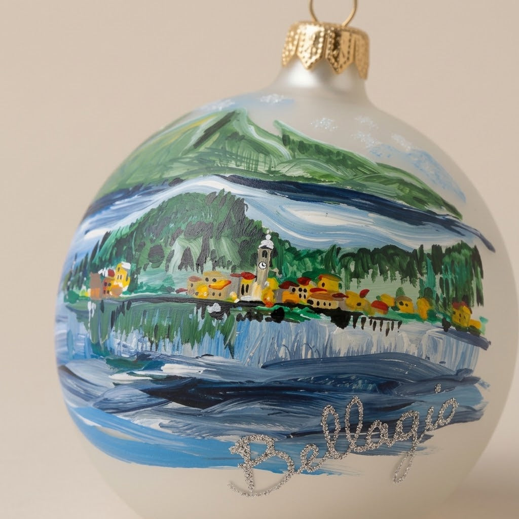 Dettaglio del decoro dipinto a pennello: il borgo di Bellagio con il campanile sul Lago di Como