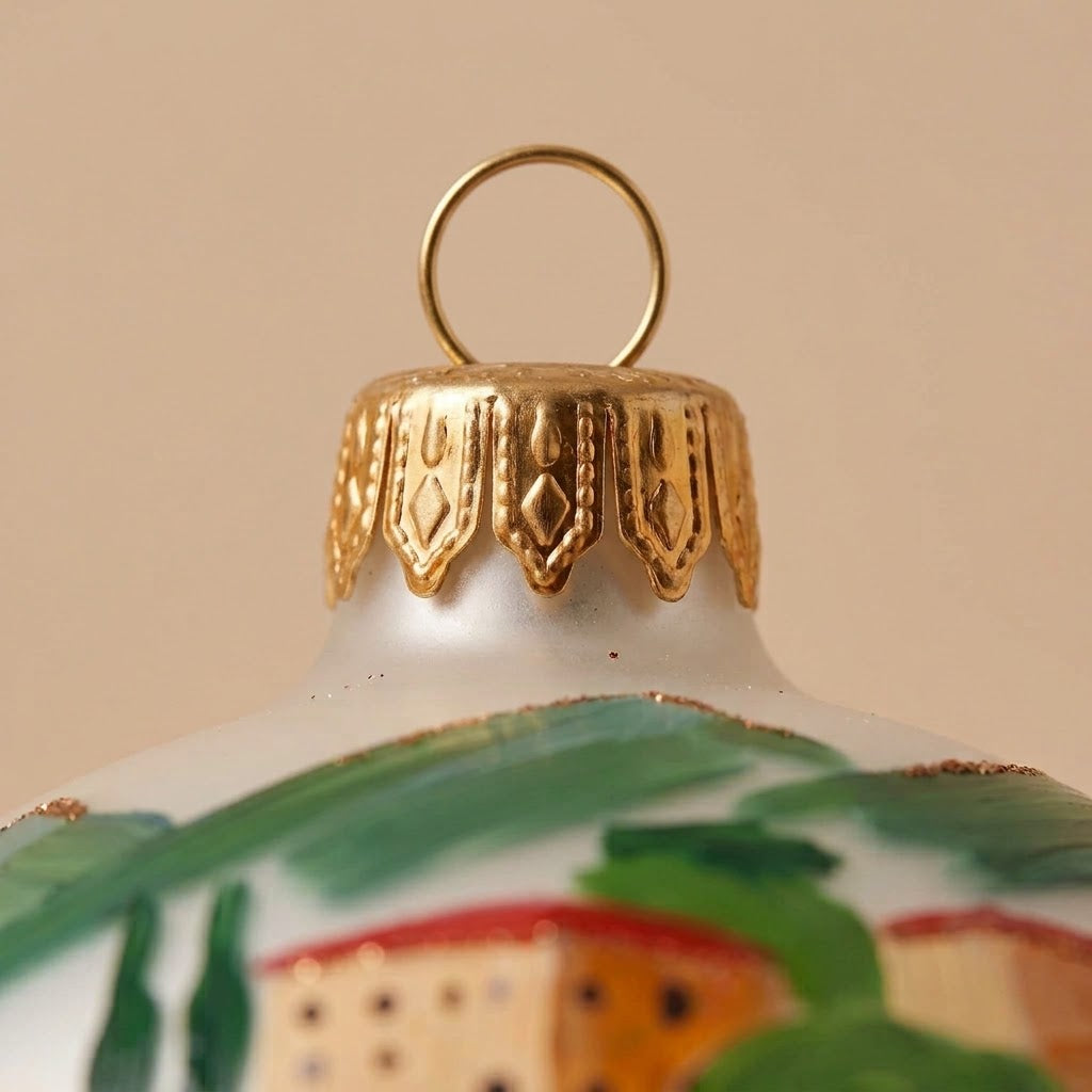 Cappuccio dorato della palla di Natale in vetro soffiato