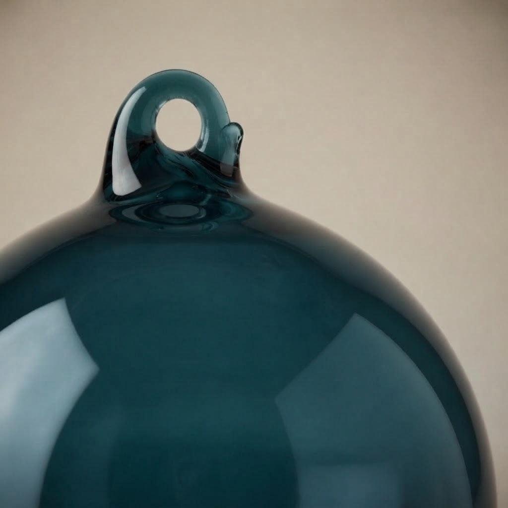 Palloncino di vetro verde petrolio: dettaglio dell'asola di vetro