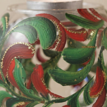 Dettaglio delle volute dipinte con glitter oro