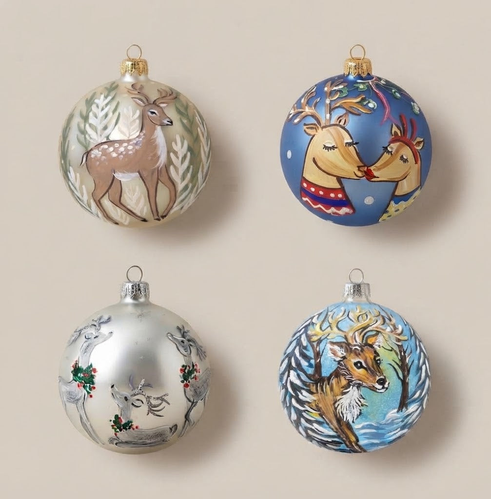 Set da 4 palle di Natale renne e cervi: renna tra i rami bianchi, renne innamorate, cervi argento e renna nel bosco innevato