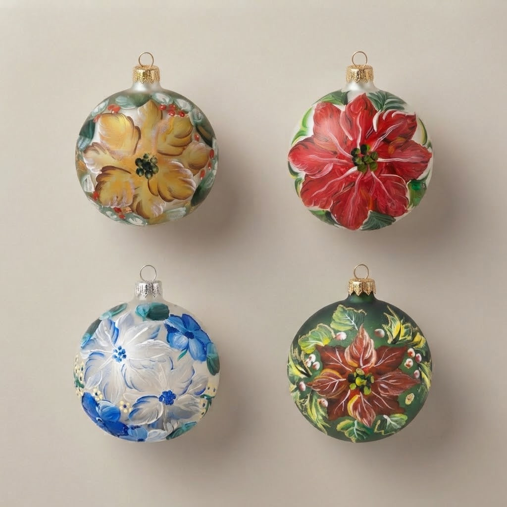 Set da 4 palle di Natale stelle di Natale: oro, grande stella rossa, bianca con fiori blu e rossa su verde