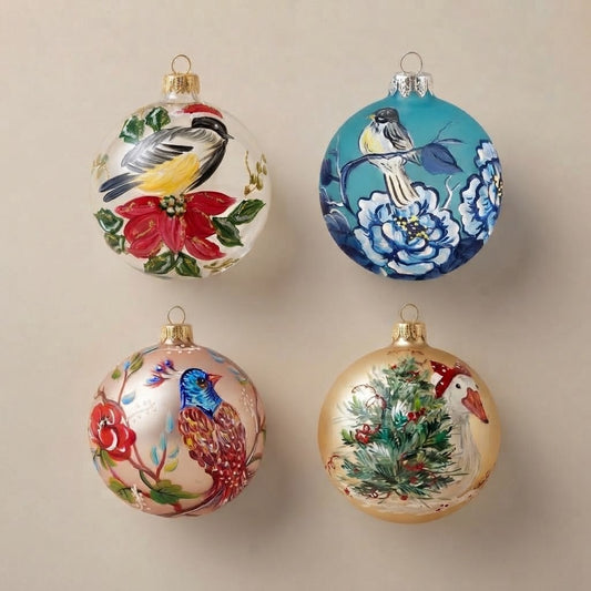 Set da 4 palle di Natale uccelli in fiore: uccellino e stella di Natale, uccellino e peonie, uccello multicolore e oca