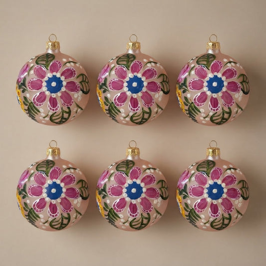 Set da 6 palle di Natale fiori pop su rosa cipria Ø 10 cm dipinte a mano