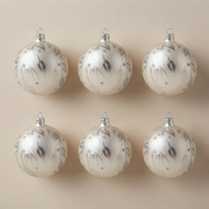 Set da 6 palle di Natale foglie argento su bianco perla Ø 10 cm dipinte a mano