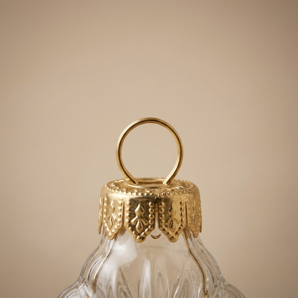 Close-up of the openwork gold cap on the glass star ornament